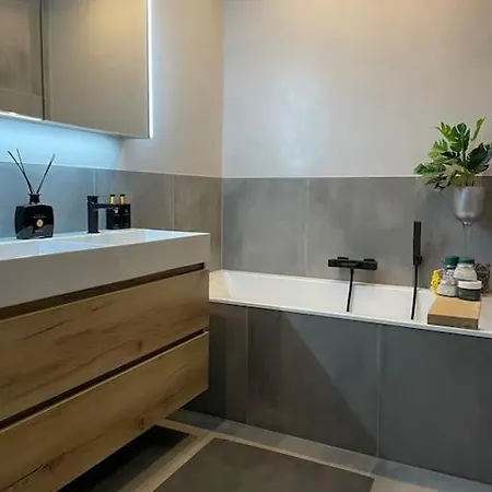 아파트 115 M2 With Garden 200m From The